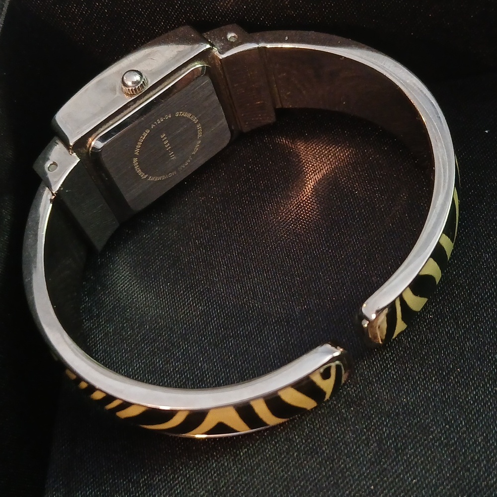 Fada Ind~Quartz Watch~Silver Tone~ Zebra 🦓 Stripe Cuff Band - Picture 6 of 17